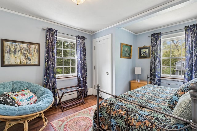 621 E Prospect Ave, Lake Bluff, IL 60044 - bedroom featuring wood finished floors and crown molding