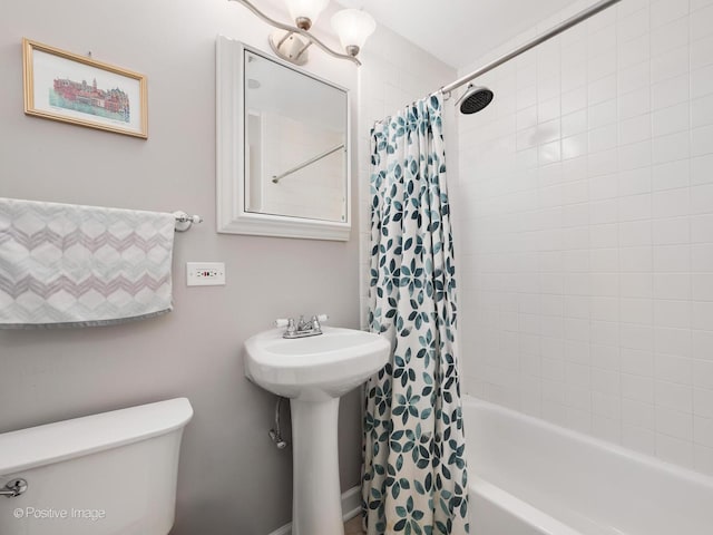 bathroom with shower / tub combo with curtain and toilet