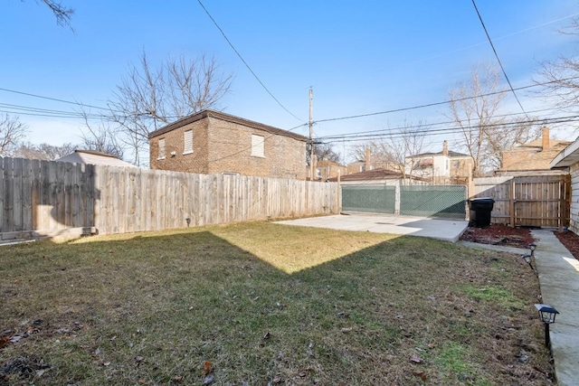 view of yard featuring a patio area