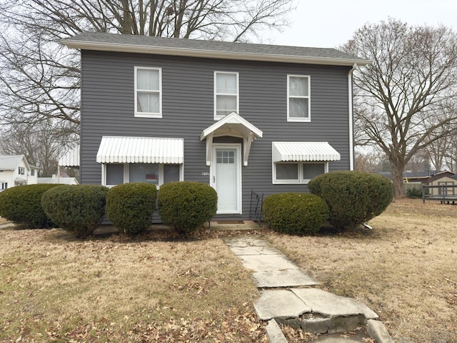 front facade featuring a front lawn