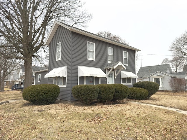 front facade featuring a front lawn