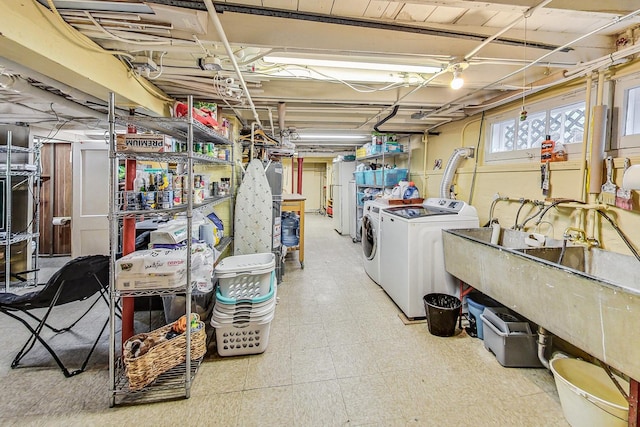 basement featuring washer and clothes dryer