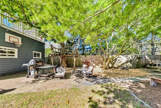 view of yard featuring a patio