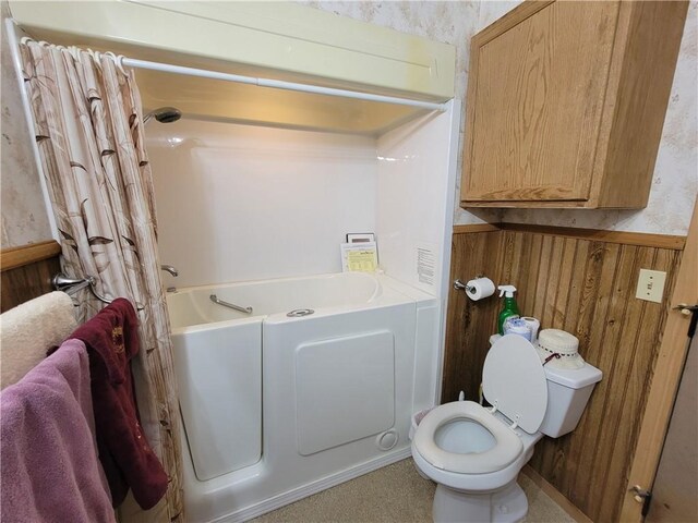 bathroom featuring toilet