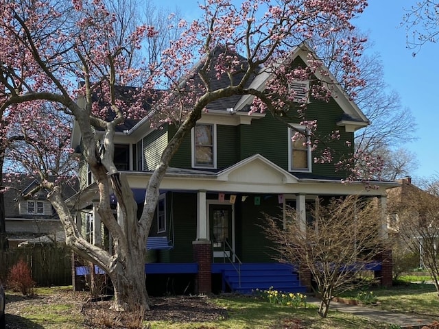 view of front of home featuring a porch