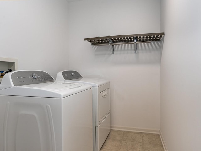 washroom featuring light tile patterned floors and independent washer and dryer