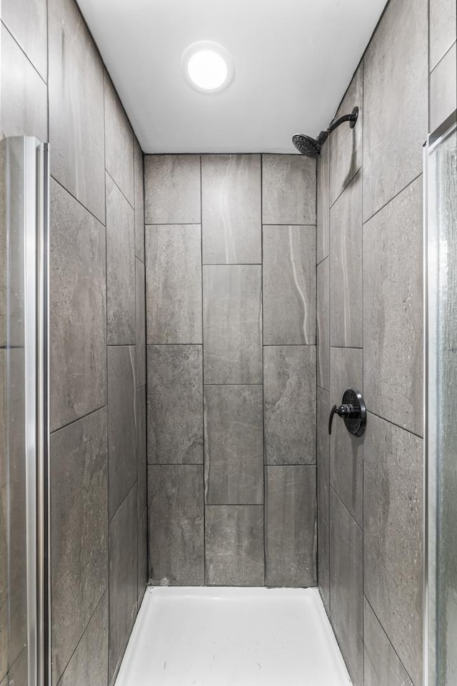 bathroom with a tile shower