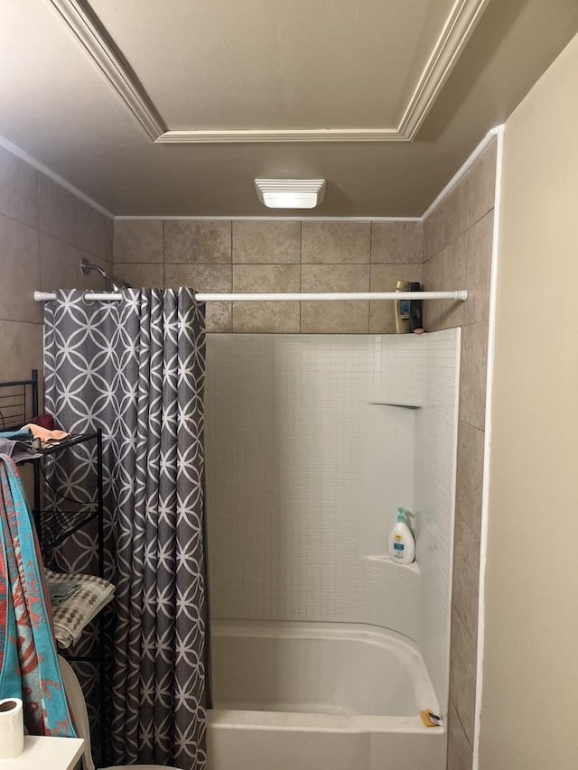 bathroom with shower / tub combo