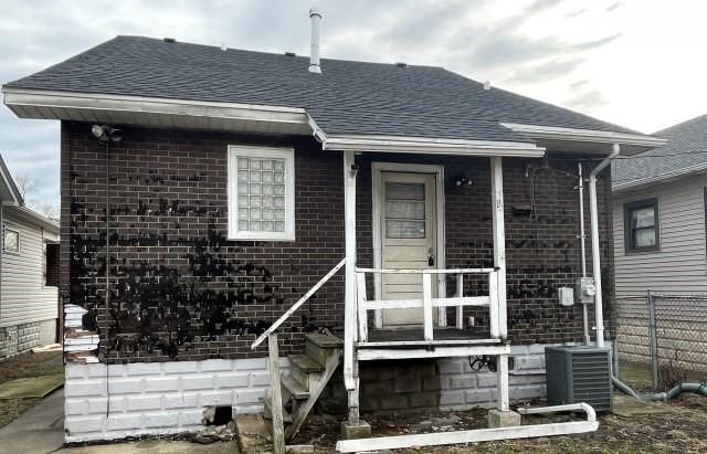 view of front of property featuring central AC