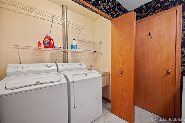 laundry room with washer and clothes dryer, sink, and light tile patterned floors