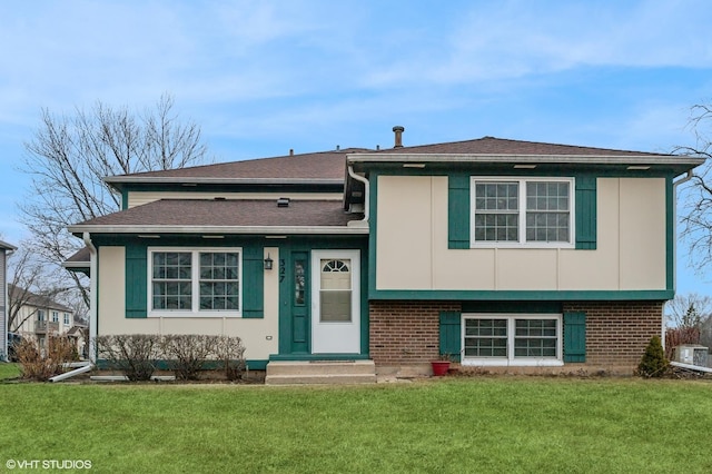 tri-level home with a front yard