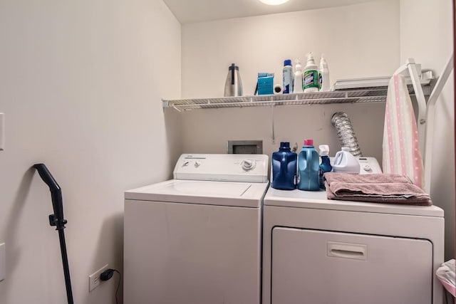 washroom featuring washer and clothes dryer