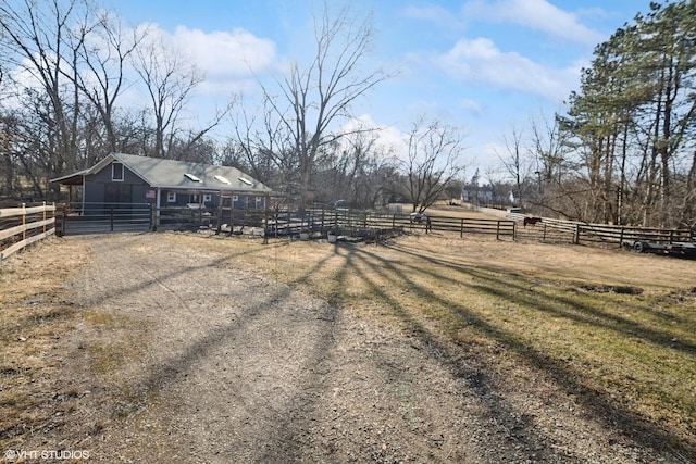 view of yard featuring a rural view