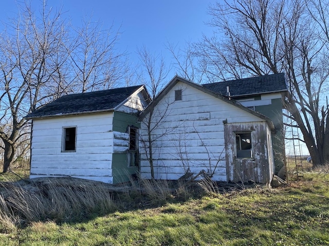 view of home's exterior