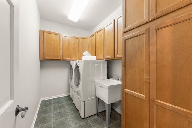 laundry area with cabinet space, baseboards, and independent washer and dryer