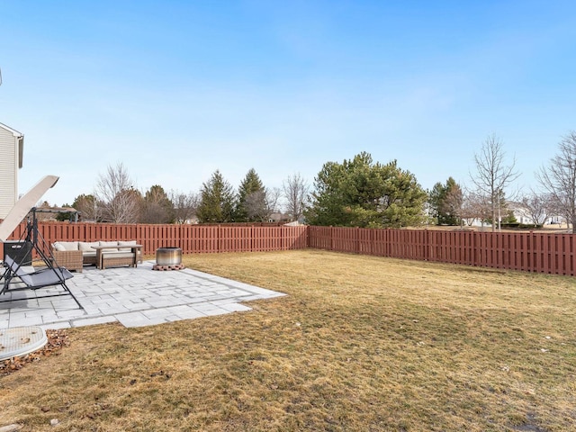 view of yard with a patio and outdoor lounge area