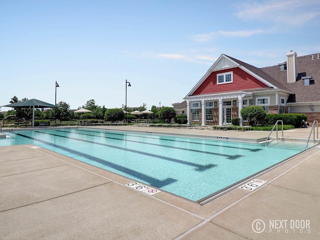 view of swimming pool