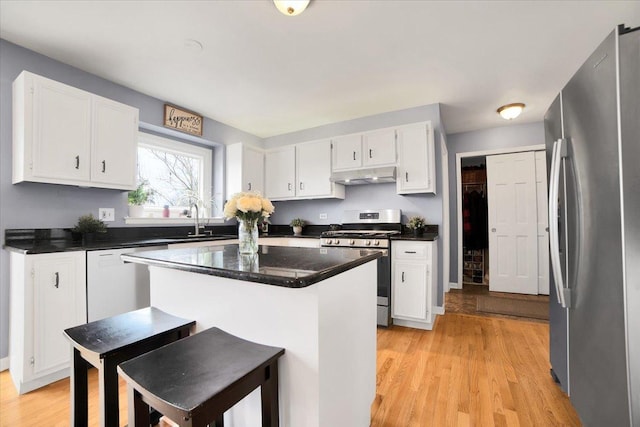 kitchen with sink, white cabinetry, a center island, light wood-type flooring, and stainless steel appliances