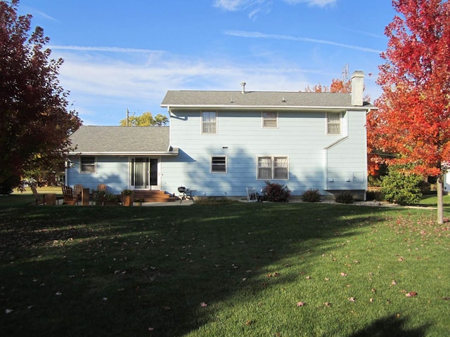 back of house featuring a lawn