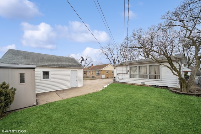 view of yard featuring a patio area