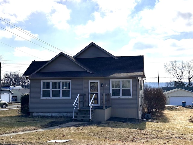 view of front facade with a front yard