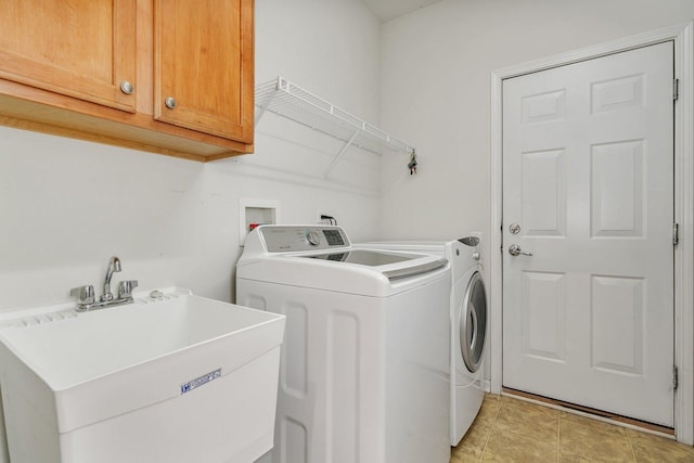 laundry room with cabinets, sink, and independent washer and dryer