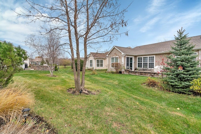 view of front facade with a front lawn