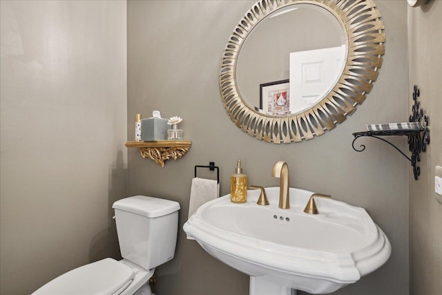 bathroom featuring toilet and sink