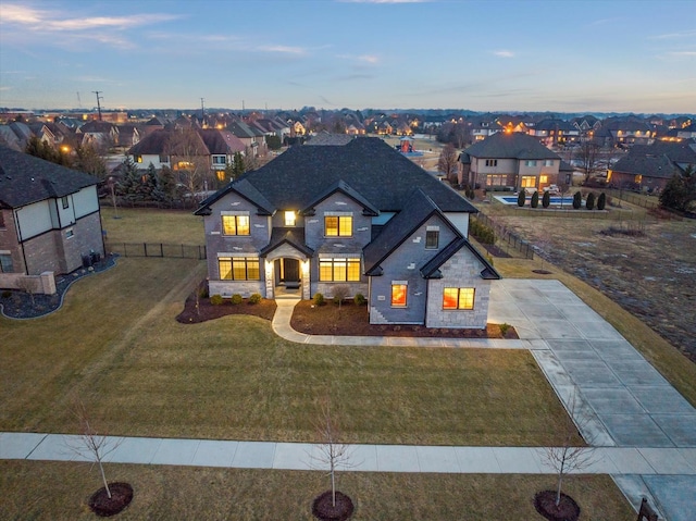 view of front of property featuring a yard