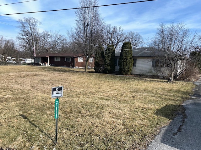 single story home featuring a front yard