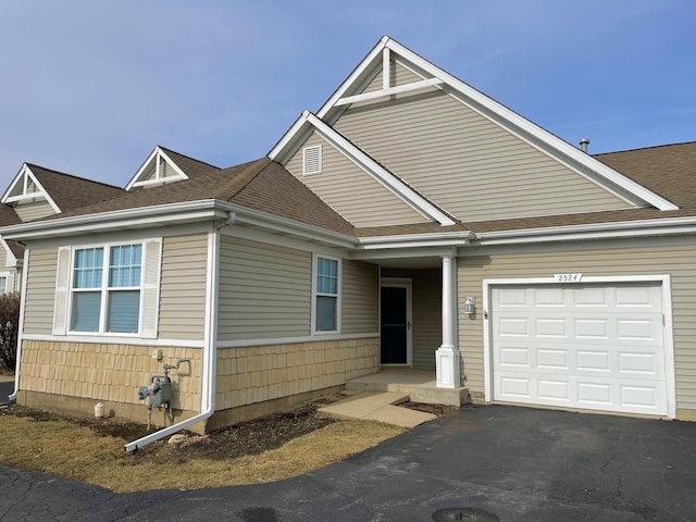 view of front facade featuring a garage