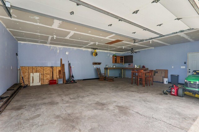 4204 E Dr, Wonder Lake, IL 60097 - garage with a workshop area