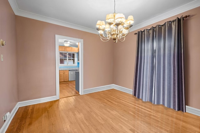 unfurnished room featuring ornamental molding, light hardwood / wood-style floors, and a chandelier