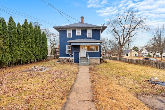 view of front property featuring a front yard