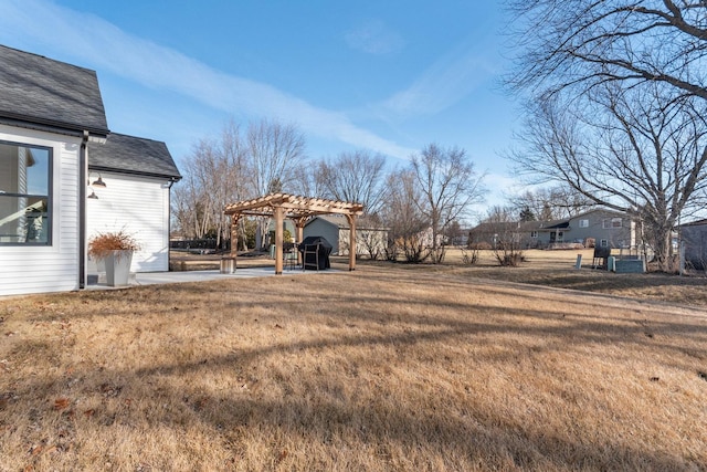 view of yard featuring a pergola