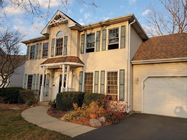 view of front facade featuring a garage