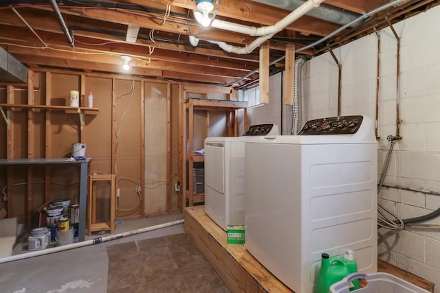 basement featuring independent washer and dryer