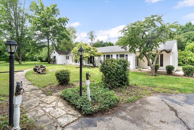 6N356 Dunham Rd, Wayne, IL 60184 - ranch-style house featuring a front lawn