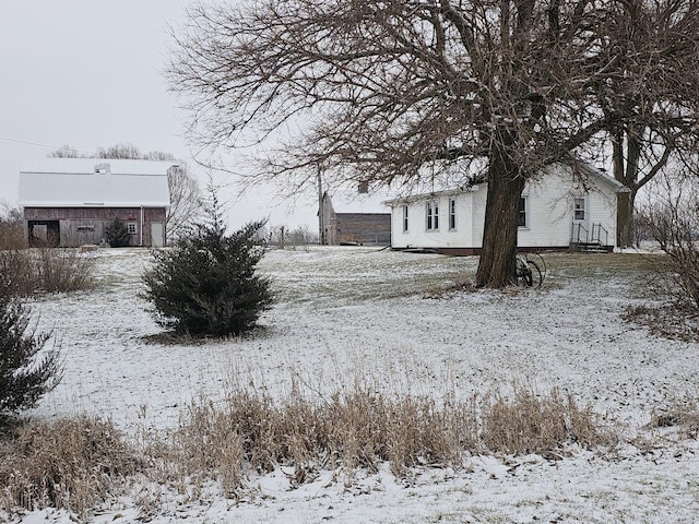 view of yard layered in snow