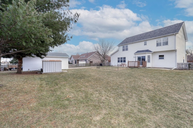 view of yard featuring a shed