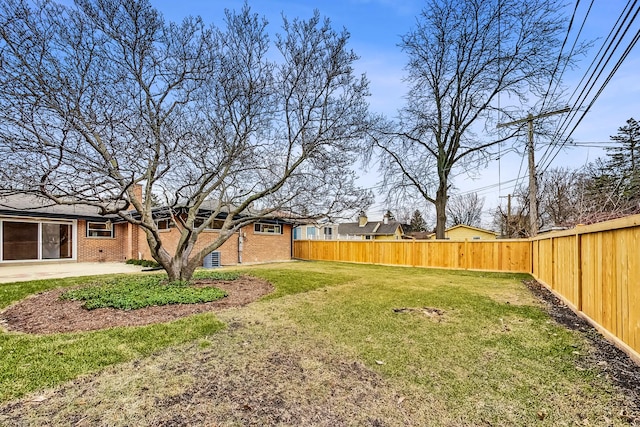 view of yard featuring a patio