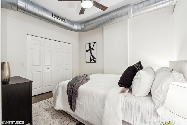 bedroom featuring ceiling fan, wood-type flooring, and a closet