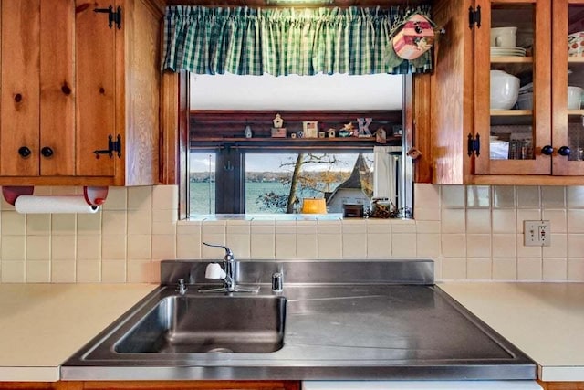 kitchen with sink and decorative backsplash