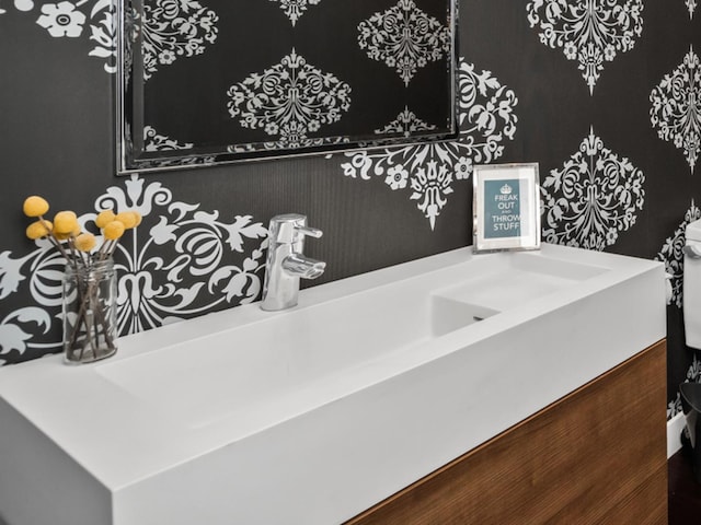 1319 Lincoln St, Evanston, IL 60201 - room details with vanity