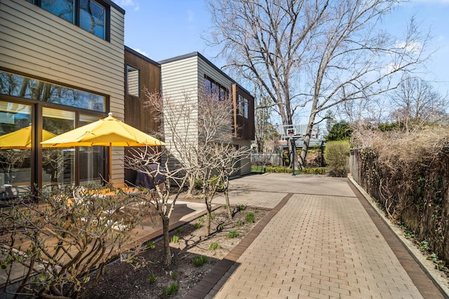 1319 Lincoln St, Evanston, IL 60201 - view of side of property with fence