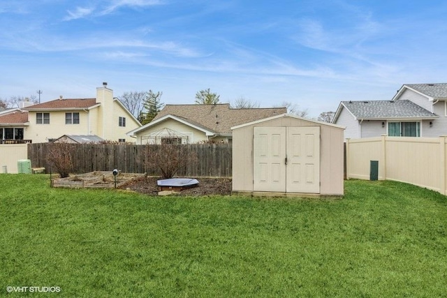 view of yard featuring a storage shed