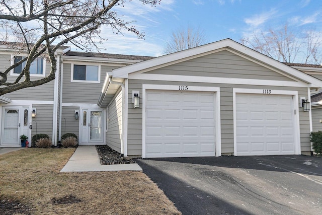 view of front facade featuring a garage