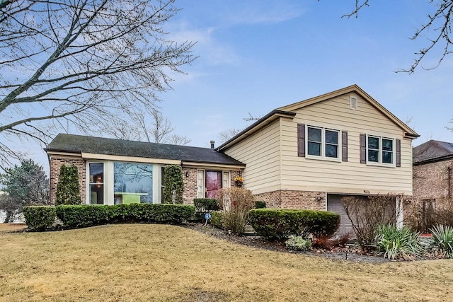 split level home with a front lawn