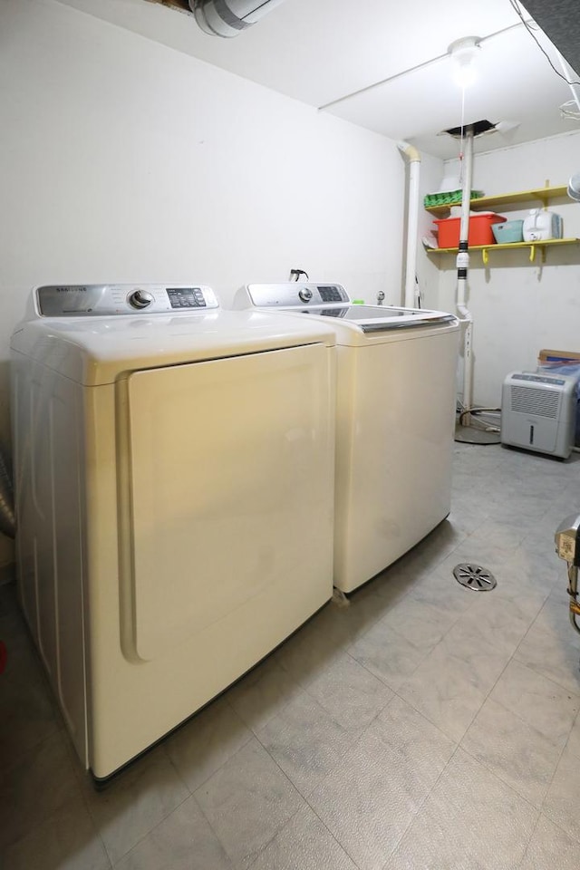 laundry room with independent washer and dryer