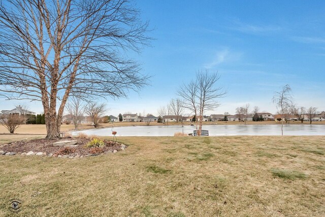 view of yard featuring a water view